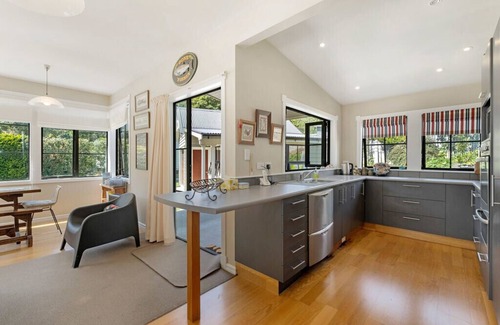 Arrowtown House | Lavender Country Cottage - Arrowtown Holiday Home