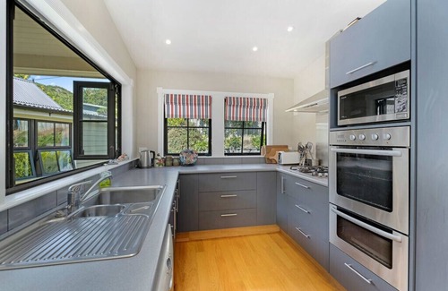Arrowtown House | Lavender Country Cottage - Arrowtown Holiday Home
