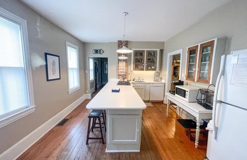 West Cape May House | Lavender Dreams By The Sea (4 BR/2 BA) PET FRIENDLY home in WEST CAPE MAY!