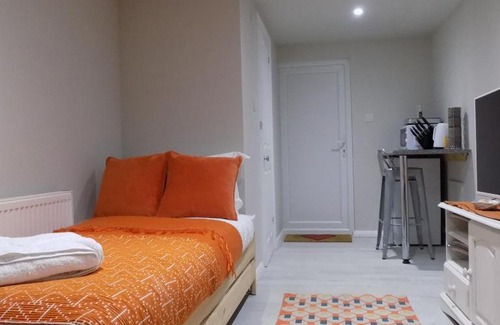 Nonsuch Apartment | Lavender Oaks Studio