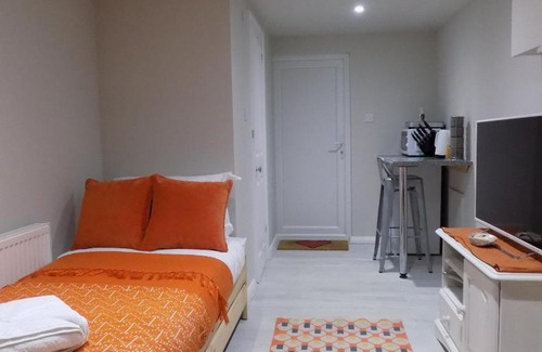 Nonsuch Apartment | Lavender Oaks Studio