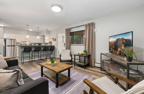 Old Town Condo | Lavender Suite Relaxed, Walkable Old Town Stay
