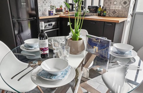 Arsenal Apartment | Lavie Maison : Charm in Marais