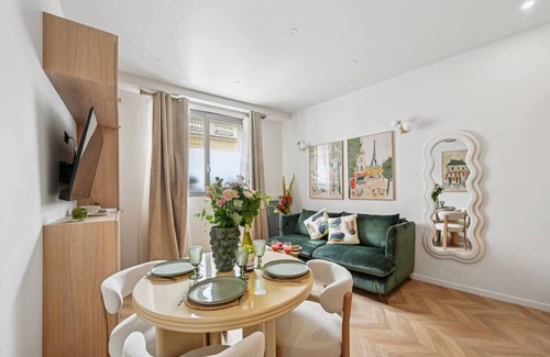 Saint-Thomas-d'Aquin Apartment | Lavie Maison : Sauna, Hot Tub & AC Close Eiffel