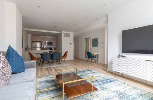 Hoboken Apartment | Lavish 3BR Retreat w Private Rooftop Deck Near NYC