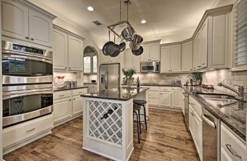 Barton Heights House | Lavish Austin Retreat 1 Mi to Downtown and Sixth St