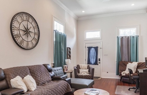 Esplanade Ridge House | Lavish Home, Central In A Safe Area 3 Bedroom Home by Redawning