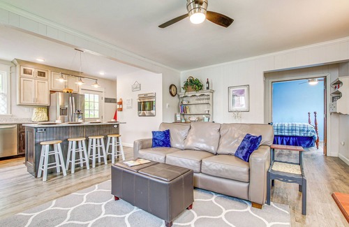 Green Lake House | Lavish House w/Patio - 2 Blocks to Green Lake!
