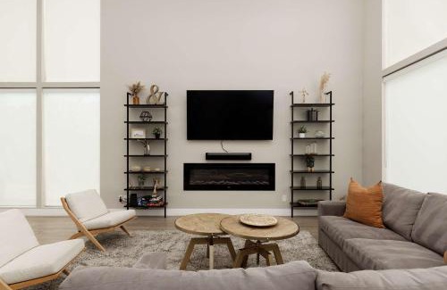 Southwest Village House | Lavish Luxuries in Old Town