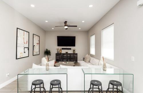 Southwest Village House | Lavish Luxuries in Old Town