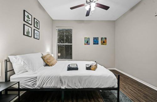Fossil Creek Apartment | Lavish Retreat 2BR, 2BA Pool