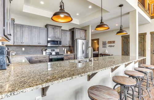 Lampe House | Lavish Retreat w/Decks, Steps to Table Rock Lake!