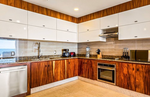 Mismaloya Condo | Lavish seaside escape with oceanfront views, amazing pool & pool spa