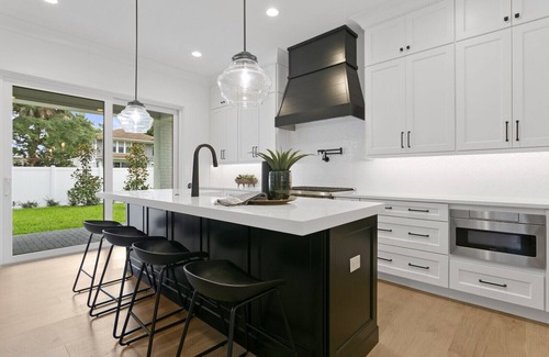 SoHo House | Lavish & Spacious Home in Walkable Hyde Park