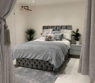 Bury St Edmunds Apartment | Lavish The Marble Apartment