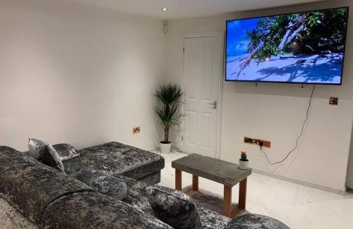 Bury St Edmunds Apartment | Lavish The Marble Apartment