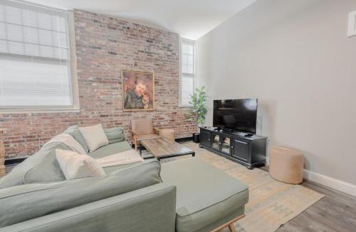Downtown Boston Apartment | Lavishly Designed Home With Office Close to T
