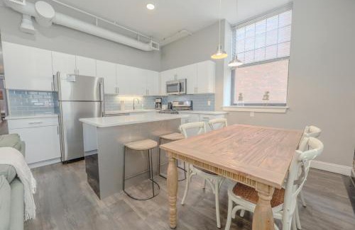 Downtown Boston Apartment | Lavishly Designed Home With Office Close to T