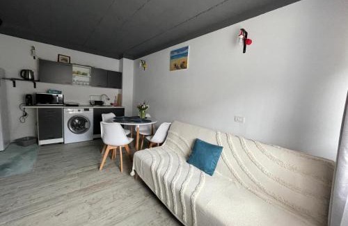 Saturn House | LaVoiLaNoi