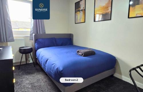 Dundee Apartment | LAW 1 - INVOICE and REDUCED PRICE are only by SUNRISE SHORT LETS DUNDEE, 4 Rooms, 4 Beds with TV's and Fans, BRAND NEW FURNITURE, FRESHLY REDECORATED Rooms, Free Private Parking, Fully Equipped, Group Favourite, 5 mins TO CENTRE - Long Stays