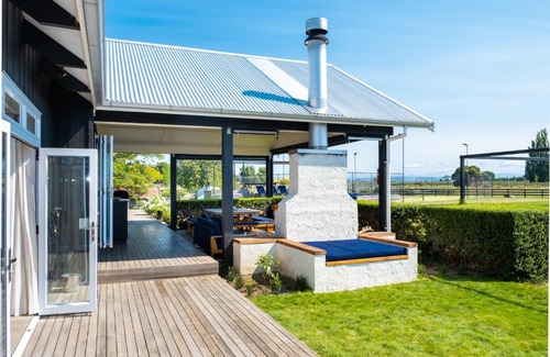 Clive House | Lawn Road Retreat