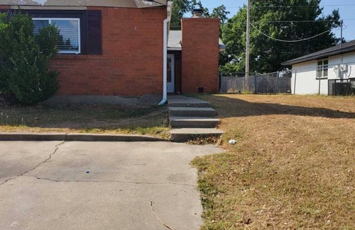 Lawton House | Lawton Landing 2-bedroom house with AC, WiFi near FortSill