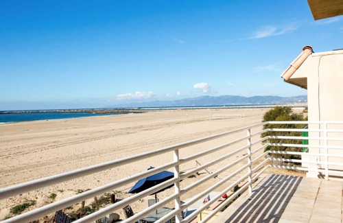 Playa Del Rey House | LAX Beachhouse - Luxury On The Sand and near LAX