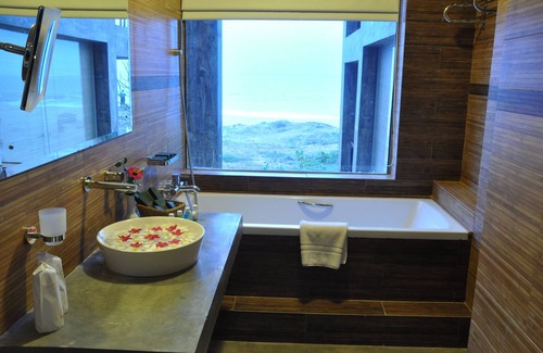 Palatupana Hotel | Laya Safari