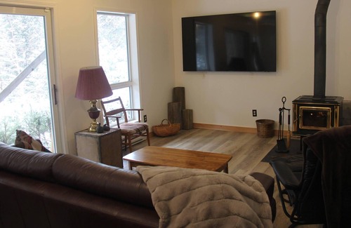 Okanagan-Similkameen Cabin | Lazy Bay - Large Lake Cabin