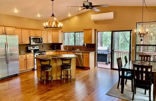 Groom Creek Cabin | Lazy Bear Cabin- BBQ* FirePit* Goldwater Lake*