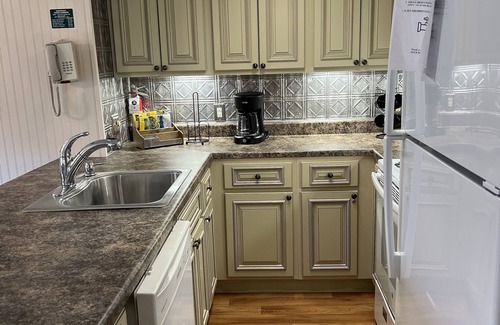 Gatlinburg - Pigeon Forge Condo | Lazy Bear Condo - Gorgeous View, 2 BR, Indoor Pool, 15 mins to Gatlinburg