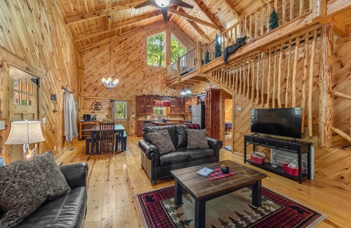 Mentone Cabin | Lazy Bear-hot tub, fire pit, foosball, ping pong, air hockey