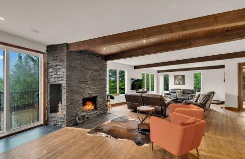 La Minerve Ski Chalet | Lazy Bear Lake House