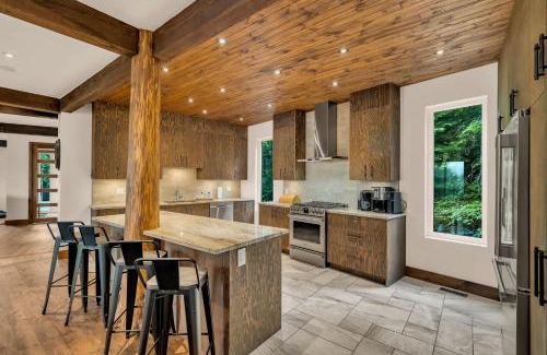 La Minerve Ski Chalet | Lazy Bear Lake House