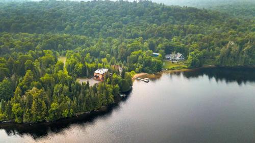La Minerve Ski Chalet | Lazy Bear Lake House