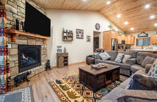 Summit Estates House | Lazy Bear Lodge by AvantStay | 🌲 Pine Tree Paradise w/Game Room