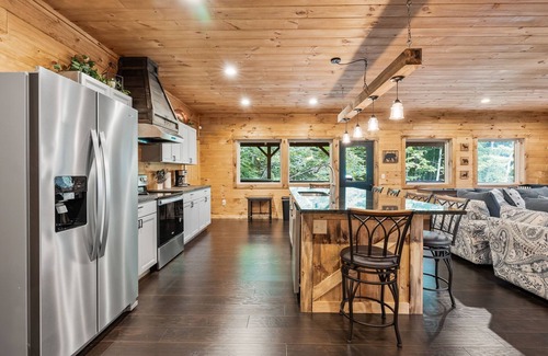 McArthur Cabin | Lazy Bear Lodge by Inn & Spa at Cedar Falls