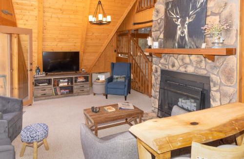 Florissant House | Lazy Bear Lodge in Florissant with Mountain Views!