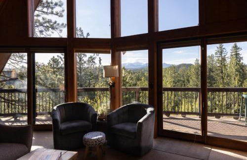 Florissant House | Lazy Bear Lodge in Florissant with Mountain Views!