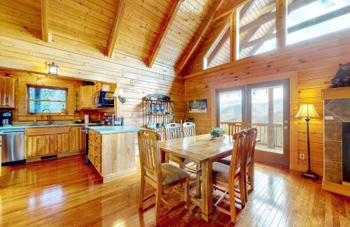 Gatlinburg - Pigeon Forge House | Lazy Bear Lodge