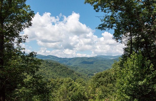 Boone Bed & Breakfast | Lazy Bear Lodge