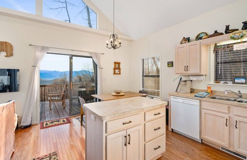 Whittier House | Lazy Bear Retreat Hot Tub-FirePit-Views-6 miles to Casino