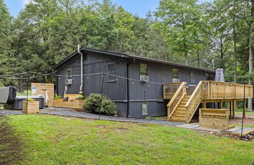 Blakeslee House | Lazy Bear Retreat Outdoor Oasis Hot Tub etc