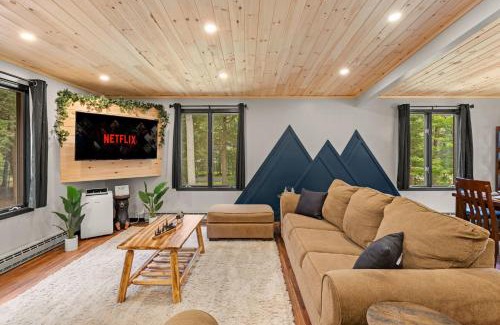 Blakeslee House | Lazy Bear Retreat Outdoor Oasis Hot Tub etc