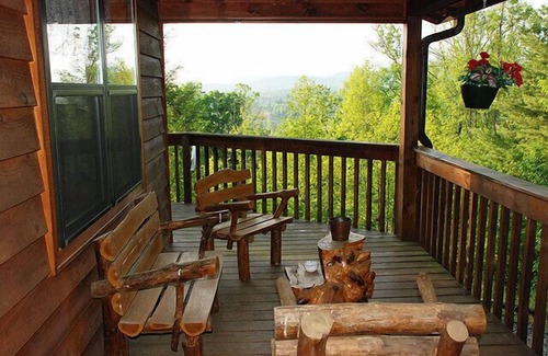 Blairsville Cabin | Lazy Daze 3 br with mountain views foosball and ping pong table. Pet Friendly