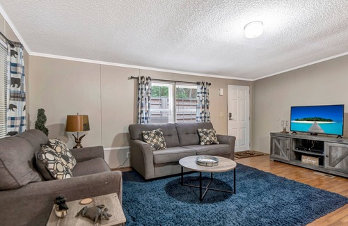 Townville House | Lazy Daze at Lake Hartwell-15 Minutes to Clemson-Near Green Pond Landing