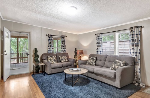 Townville House | Lazy Daze at Lake Hartwell-15 Minutes to Clemson-Near Green Pond Landing