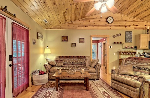 Wiley Cabin | Lazy Daze Cabin near Lake Burton 🏞