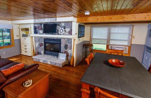 Sturgeon Bay House | Lazy Daze Lagoon by Simple Life Rentals