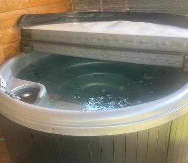 Campton House | Lazy Oak Lay-Up, WiFi, Hot Tub